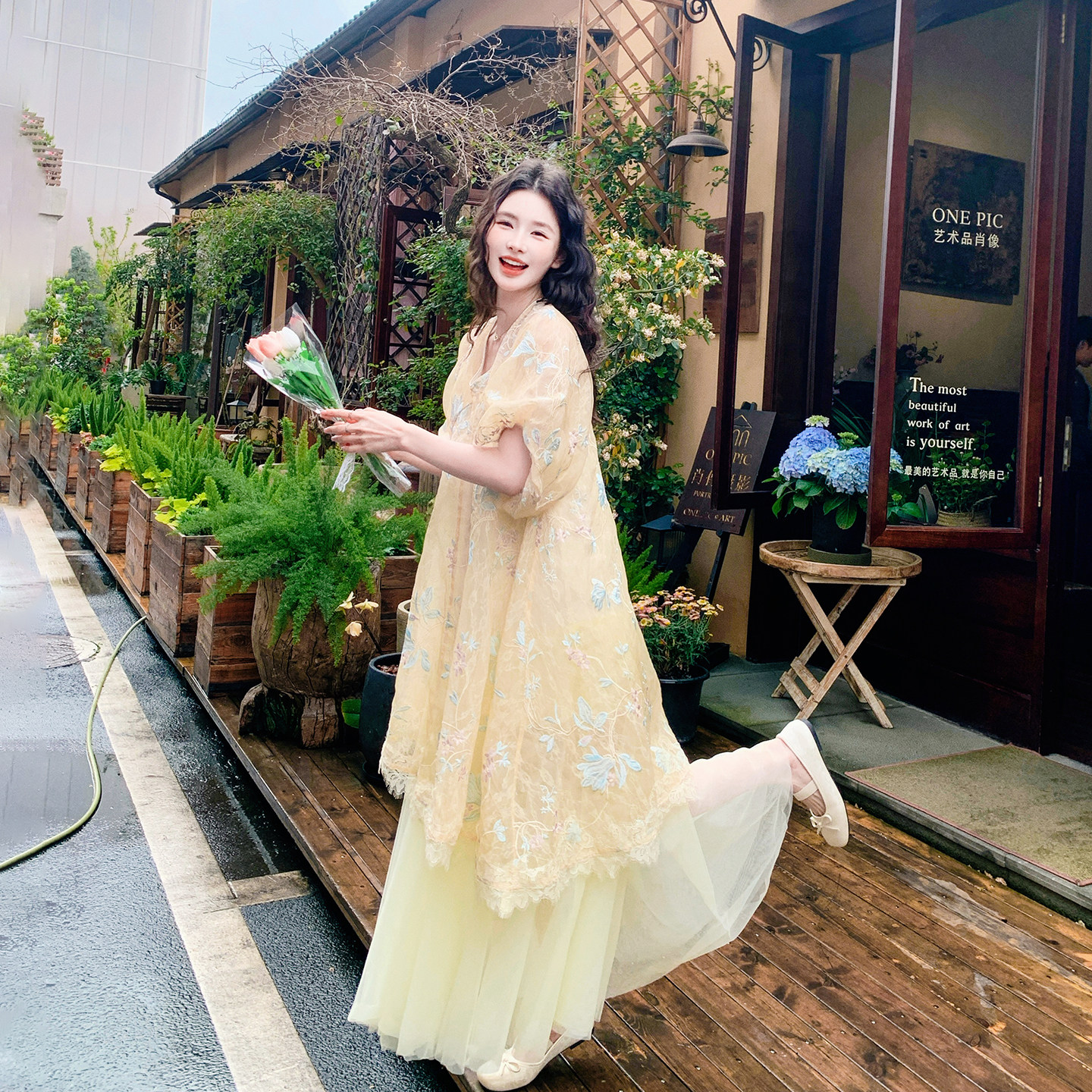 黄色新中式国风刺绣碎花连衣裙套