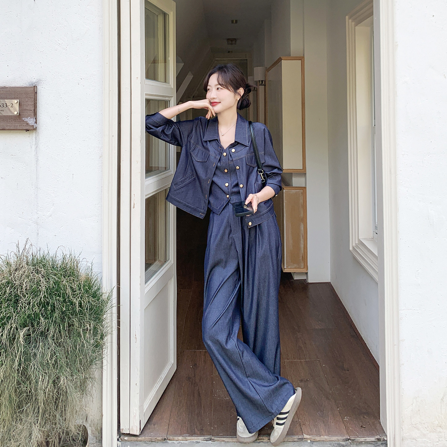 巨好看漂亮流行爆款牛仔套装女春季2026新款衬衫马甲阔腿裤三件套