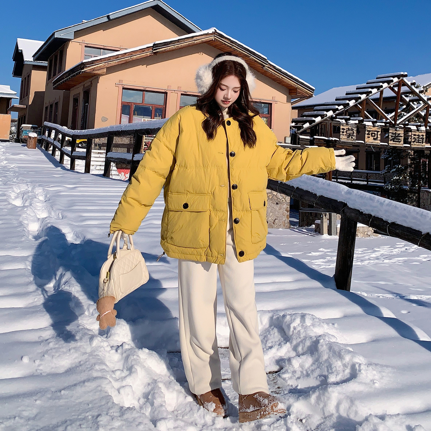 黄色韩版超火的松弛感羽绒服冬季