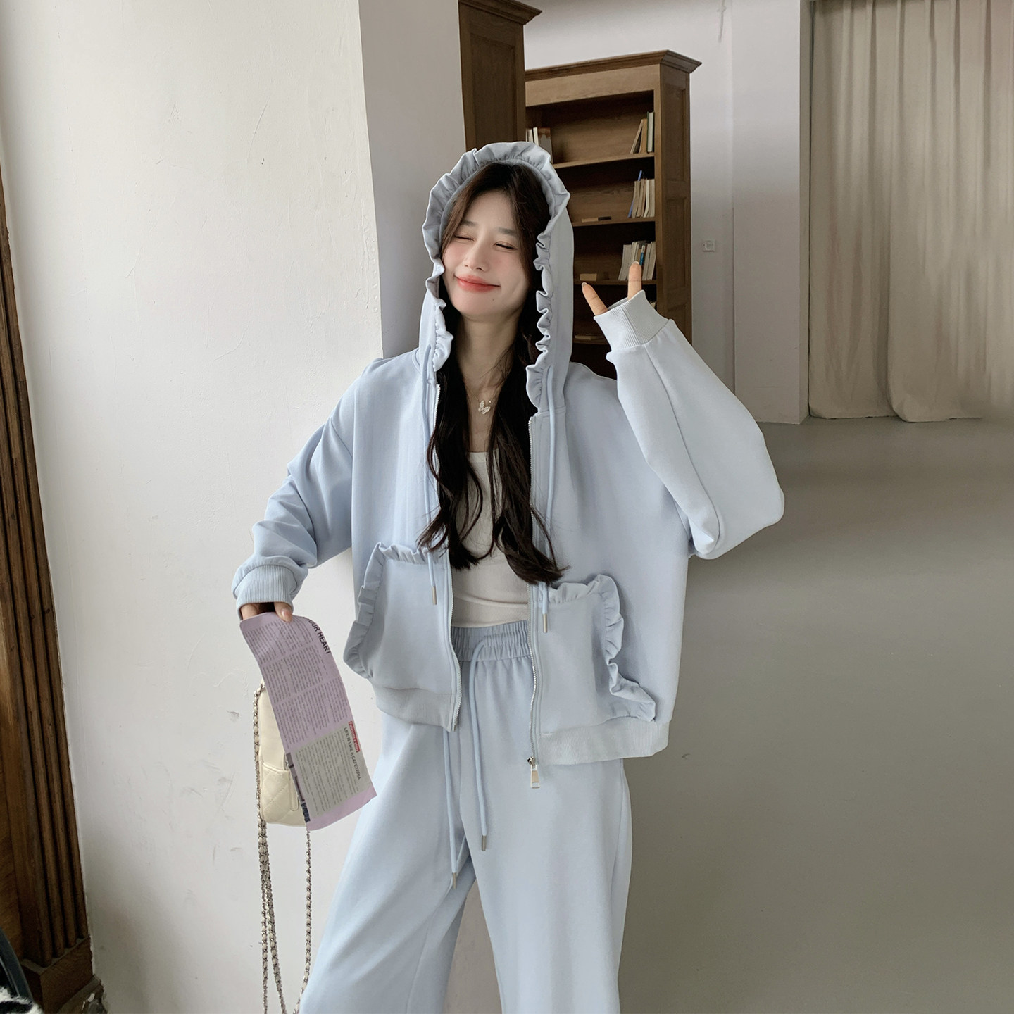浅蓝色花边连帽卫衣阔腿裤套装女