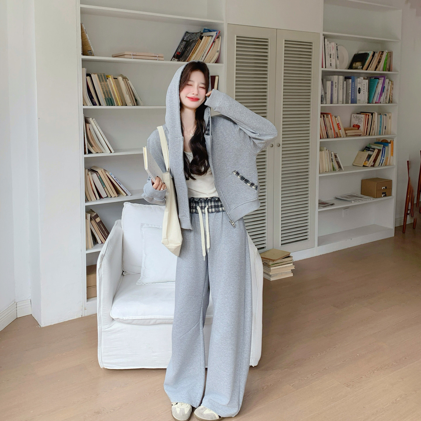 格子拼接浅灰色连帽休闲运动套装女春季2026新款卫衣阔腿裤两件套