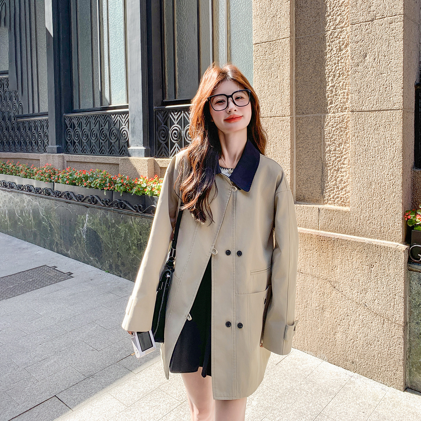 撞色翻领气质卡其色风衣外套女春季2026新款中长款爆款英伦风大衣
