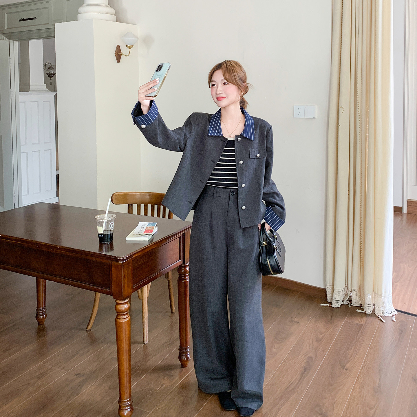 条纹拼接灰色西装阔腿裤套装女春季2026新款气质优雅设计感两件套