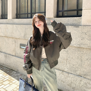 灰色刺绣短款棒球服外套女春季2026新款小个子爆款高级感夹克上衣