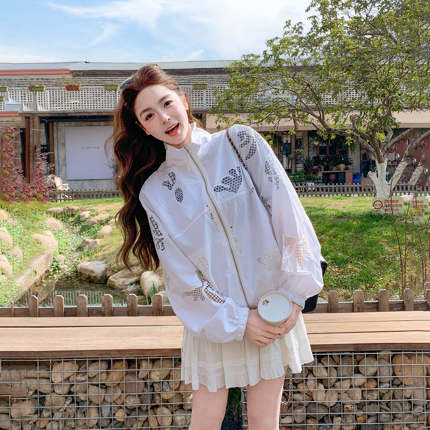 减龄刺绣镂空白色防晒立领外套女春季2026新款小个子百搭夹克上衣