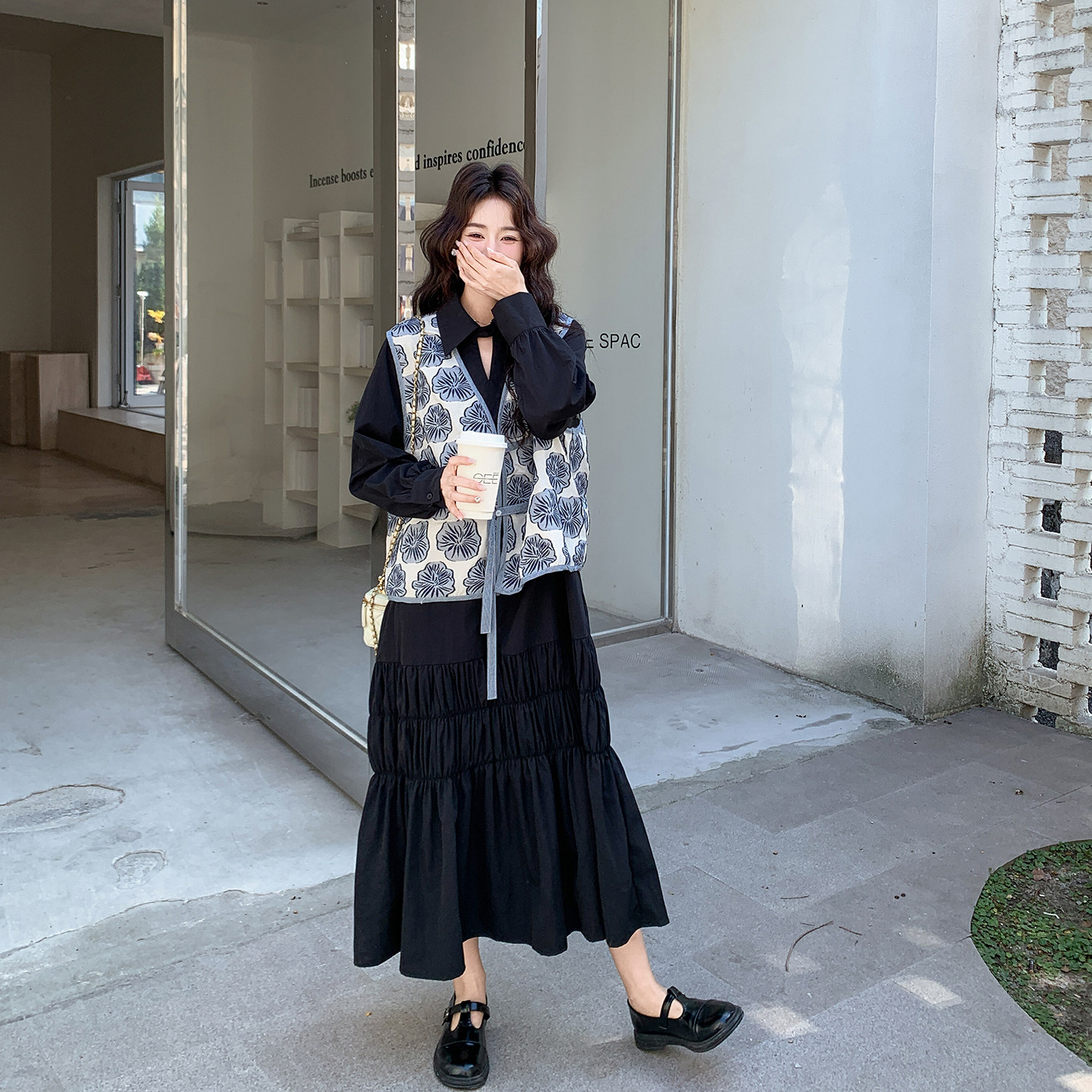 巨好看黑色连衣裙套装女春季2026新款流行爆款气质印花马甲两件套