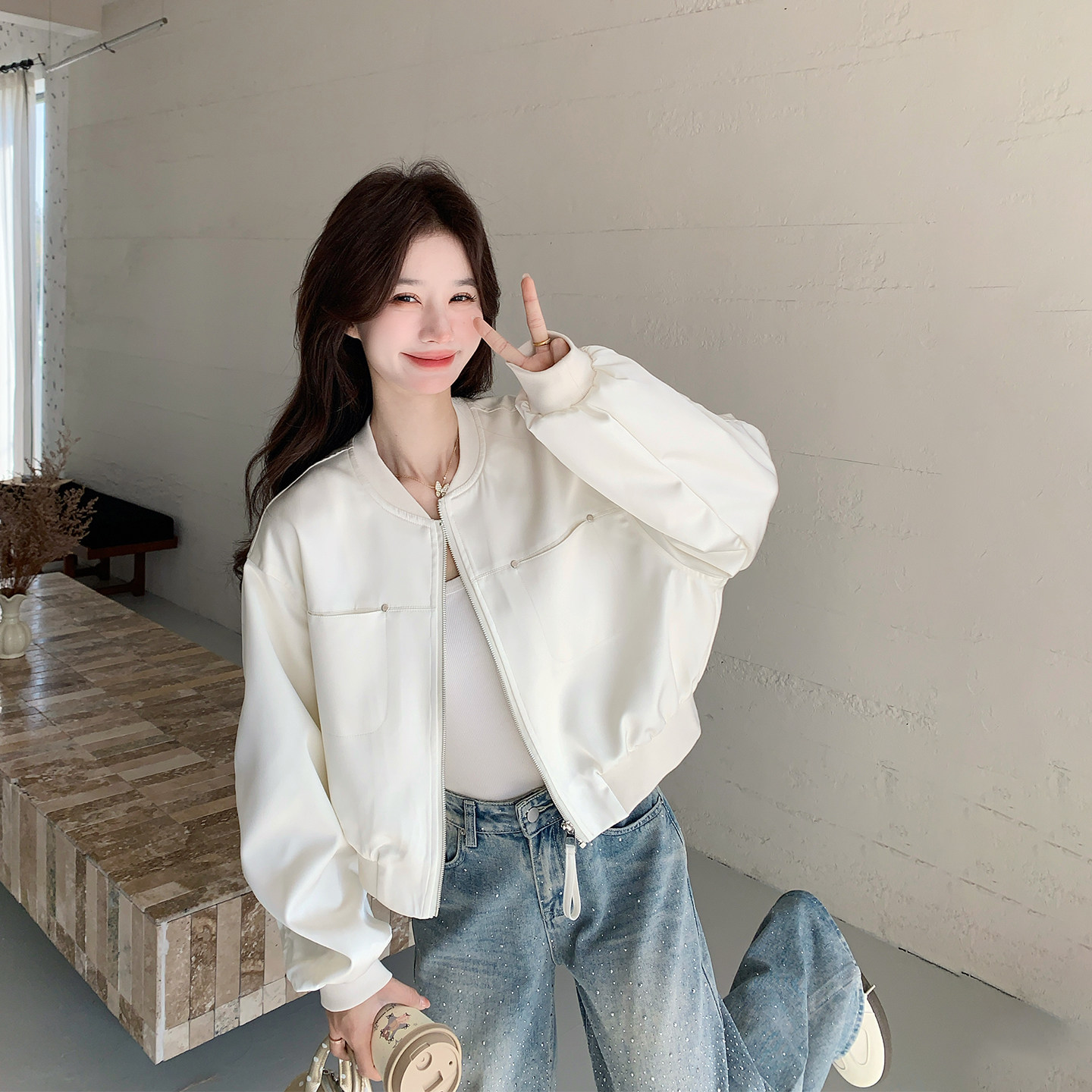 设计感缎面白色棒球服外套女春季2026新款小个子气质流行爆款夹克