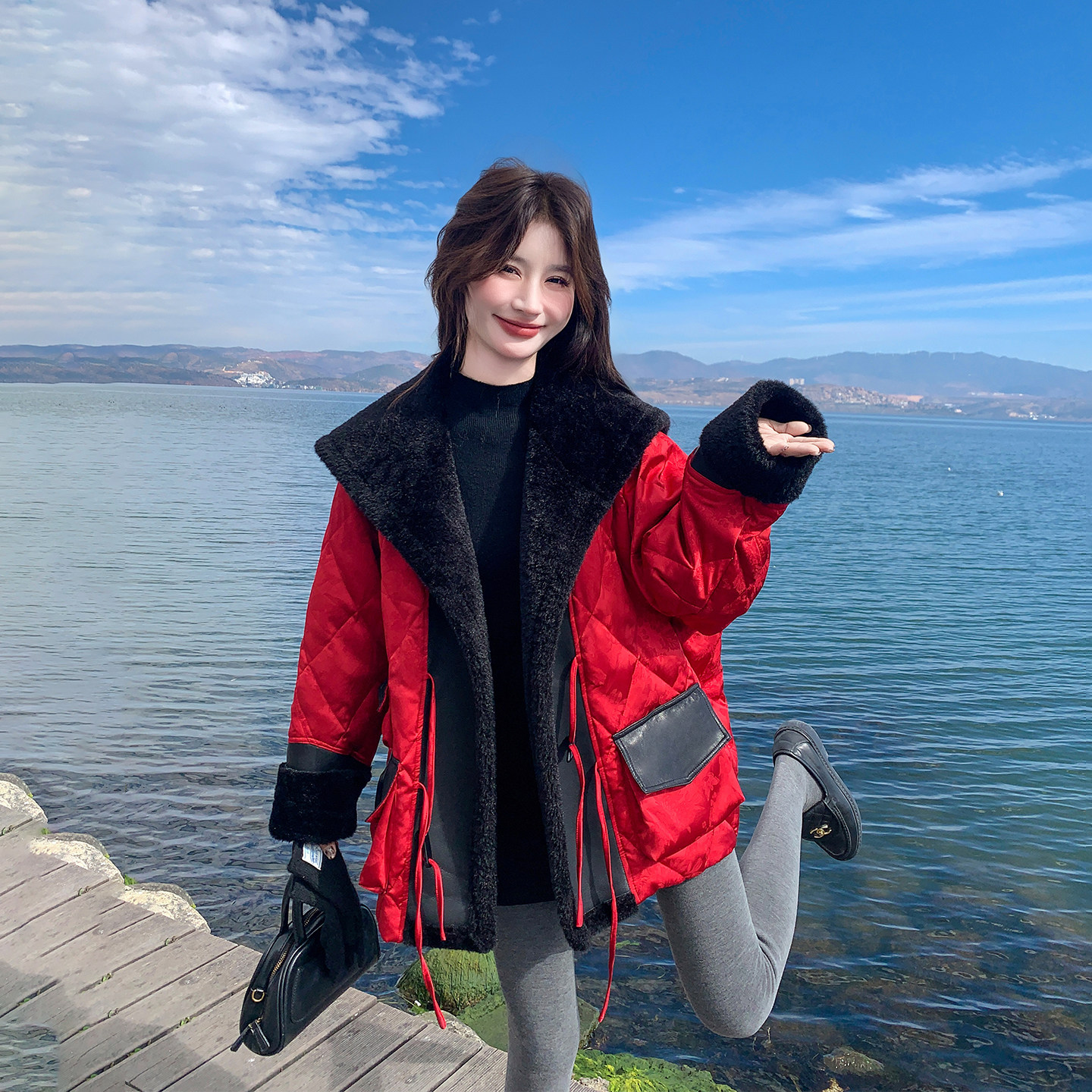 新中式国风红色羽绒服女冬季2025新款氛围感爆款巨好看白鸭绒外套