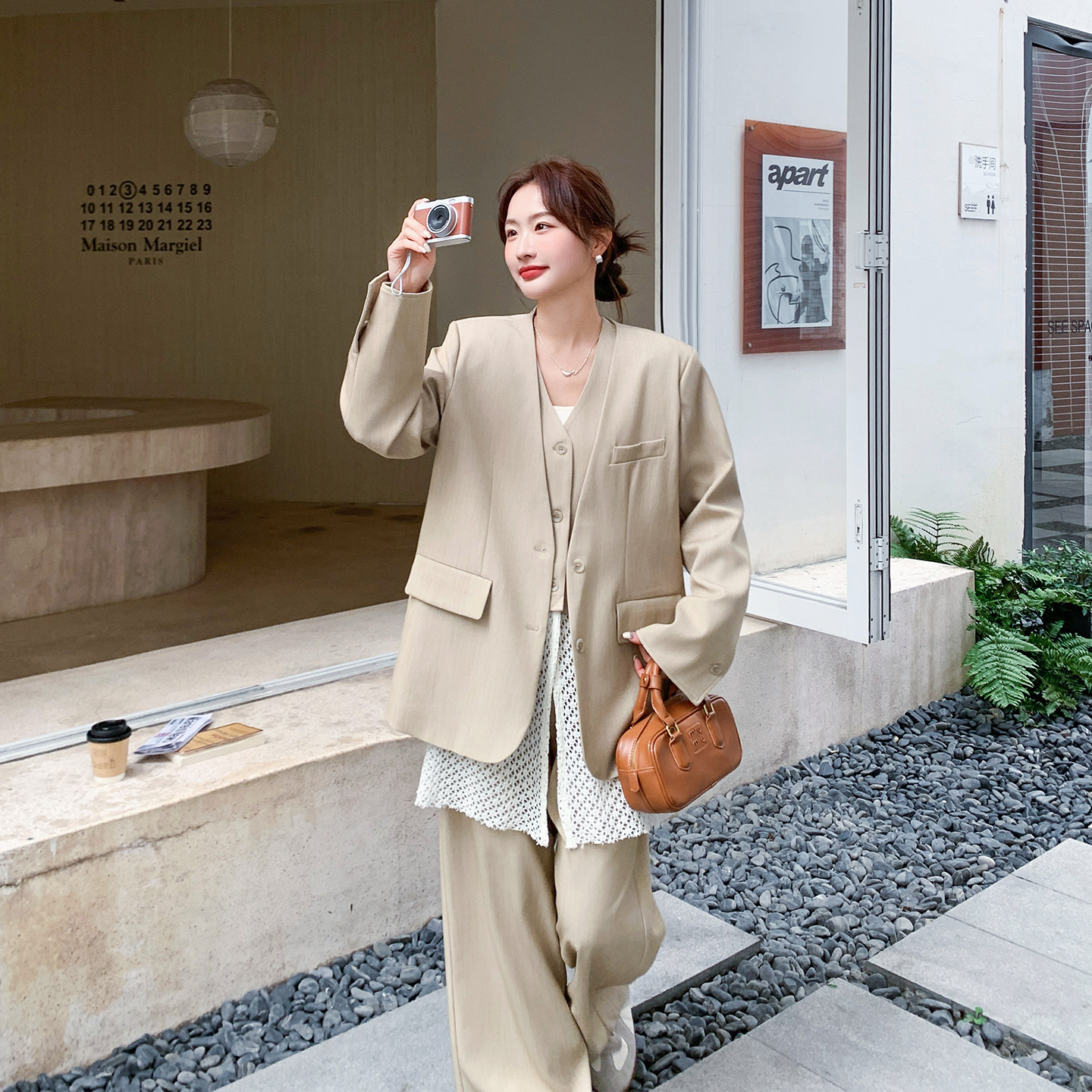 法式优雅卡其色西装阔腿裤套装女春季2026新款爆款针织马甲三件套