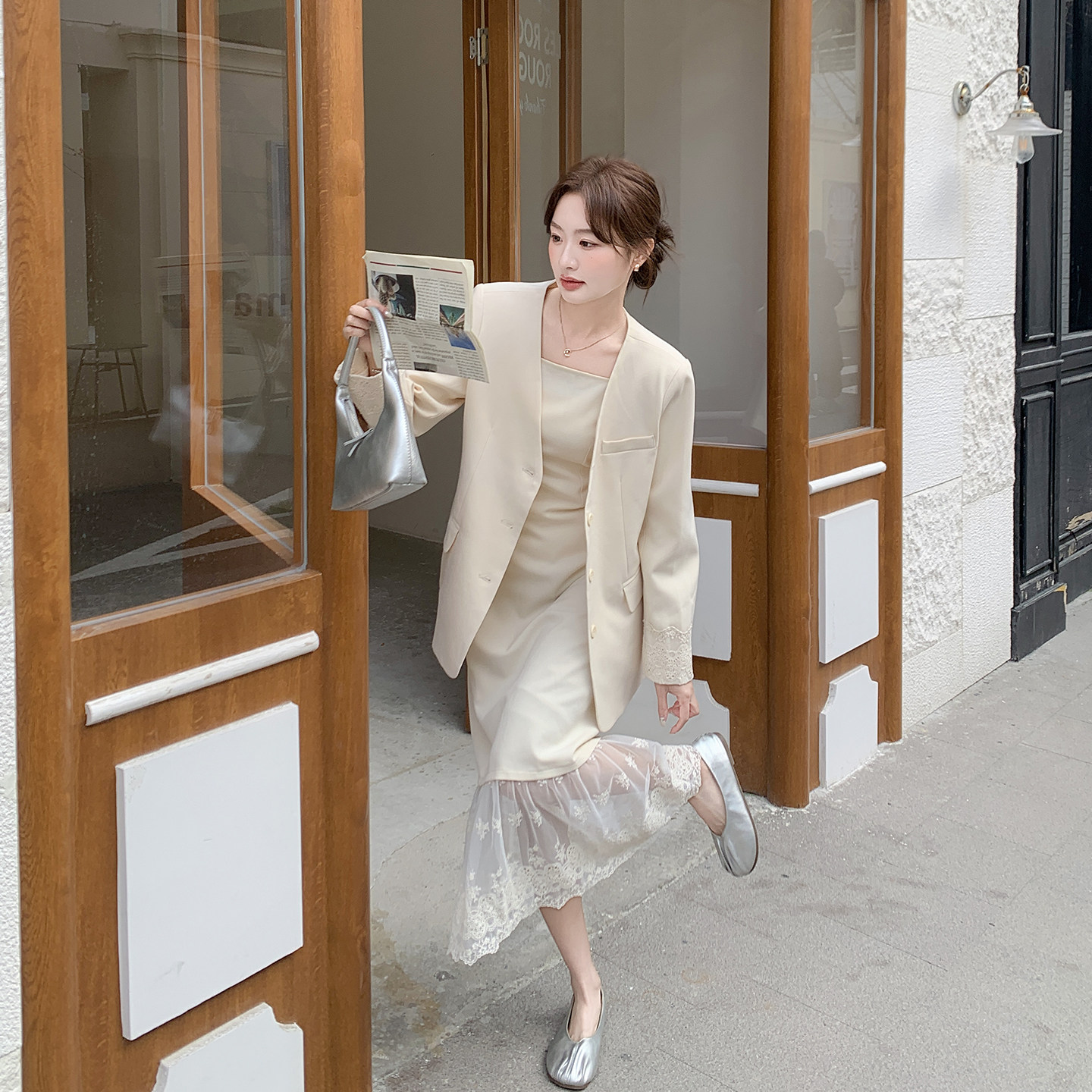 时尚优雅蕾丝拼接吊带连衣裙套装女春季2026新款气质感西装两件套