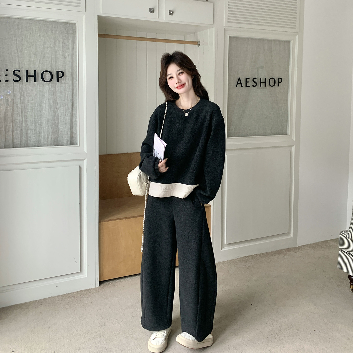 松弛感休闲运动拼接圆领卫衣套装女春季2026新款洋气阔腿裤两件套