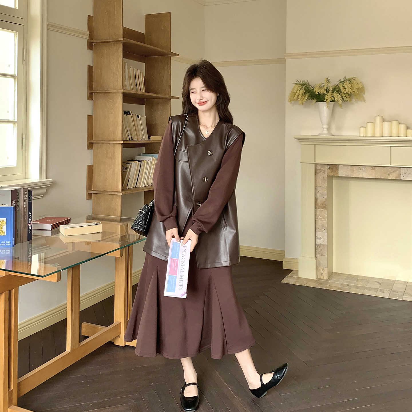 复古时尚减龄咖色鱼尾圆领连衣裙套装女春季2026新款PU马甲两件套