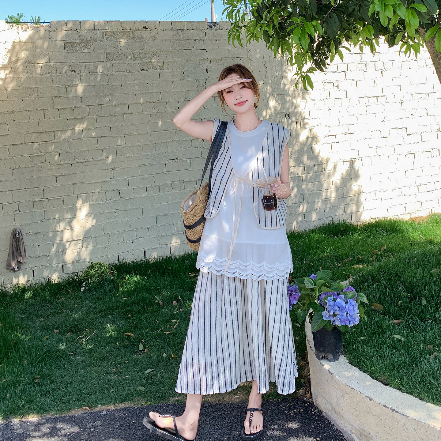 休闲慵懒风条纹马甲套装女夏季2026新款复古百搭T恤半身裙三件套