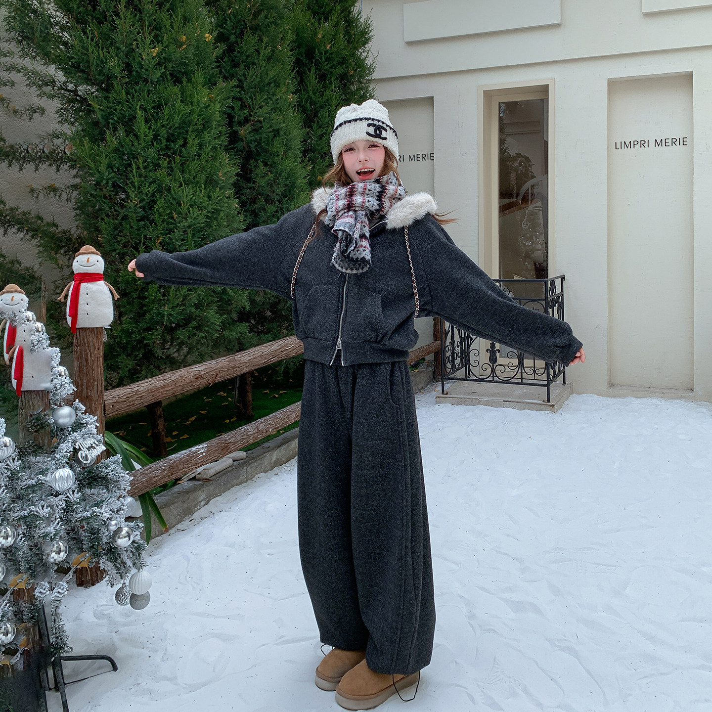 学院风休闲加绒加厚套装女冬季2025新款灰色连帽卫衣长裤子两件套