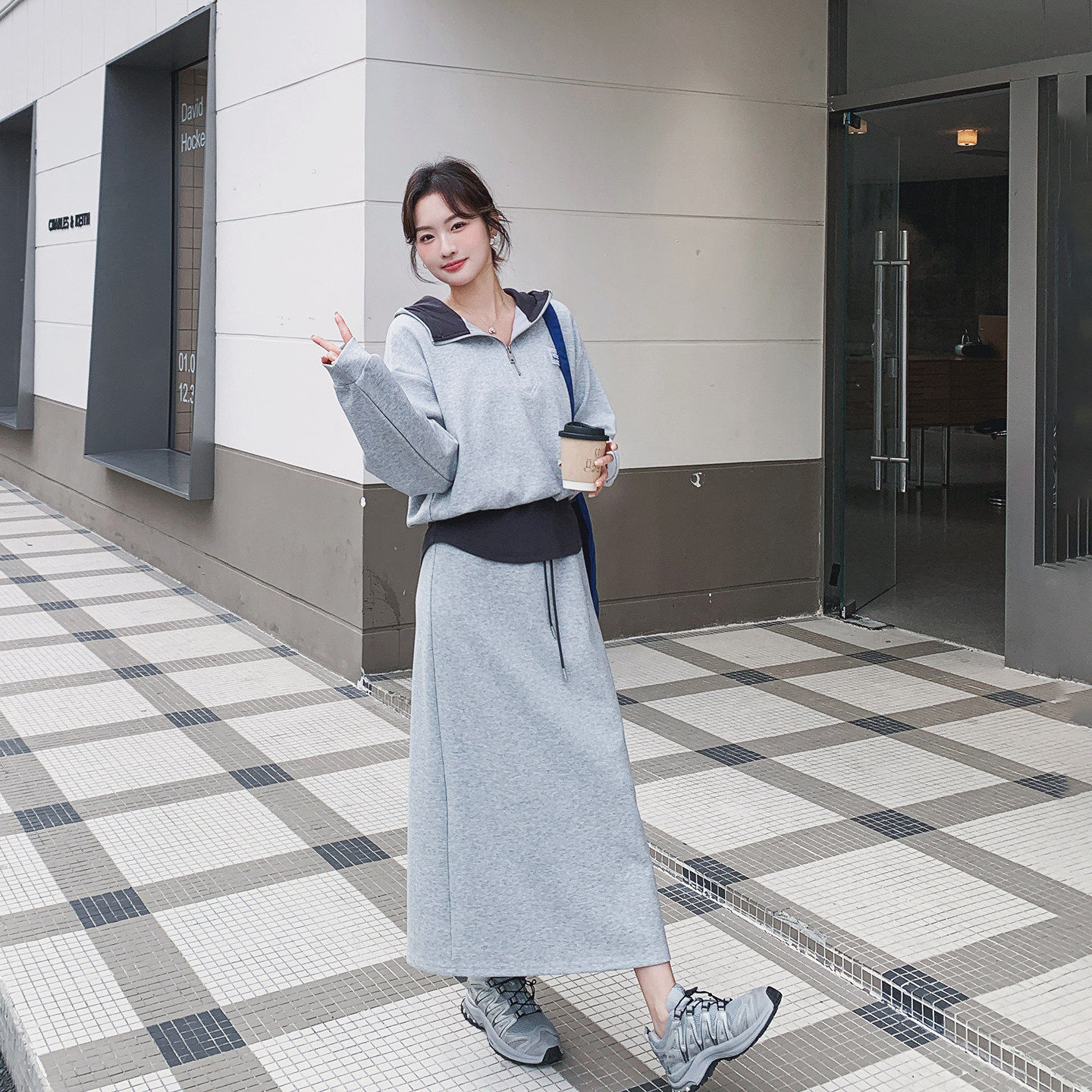 撞色拼接浅灰色连帽卫衣半身裙套装女春季2026新款休闲运动两件套