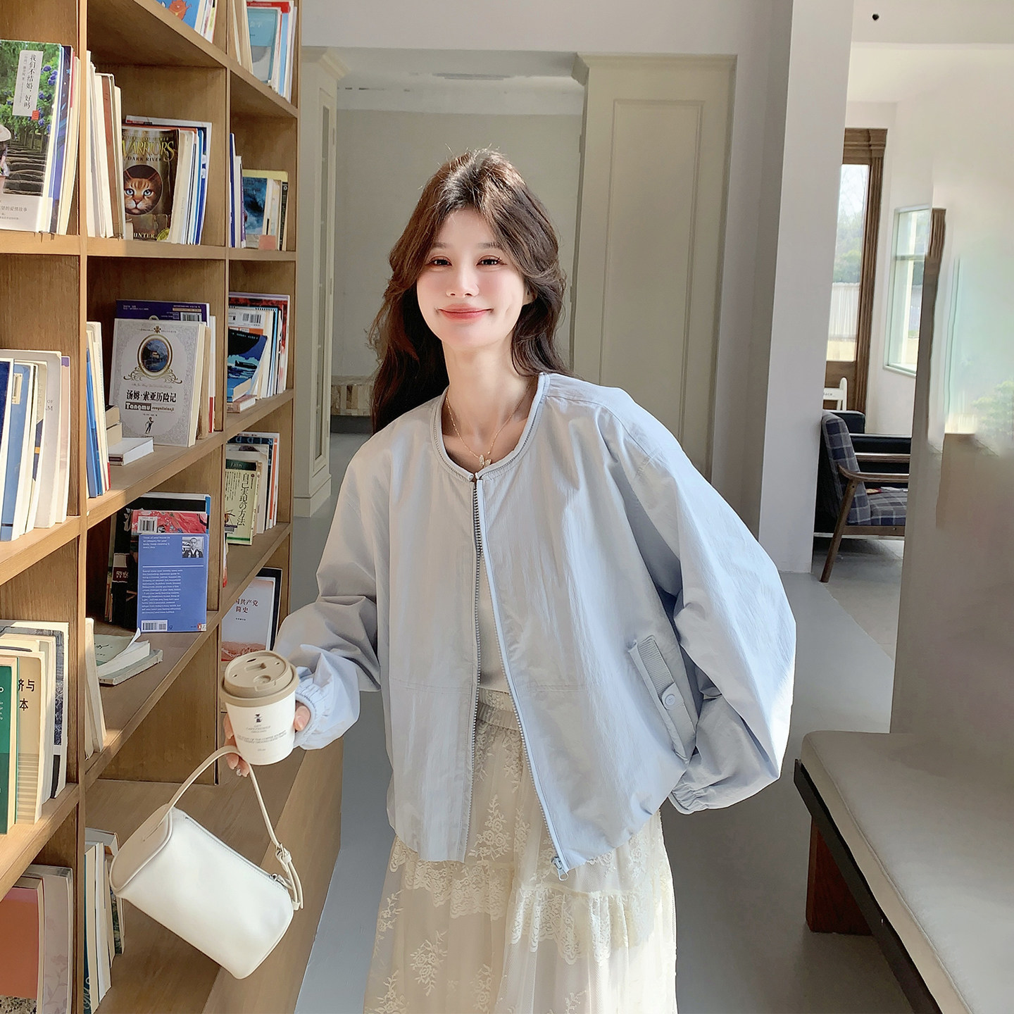 今年流行爆款休闲气质蓝色圆领外套女春季2026新款小个子夹克上衣