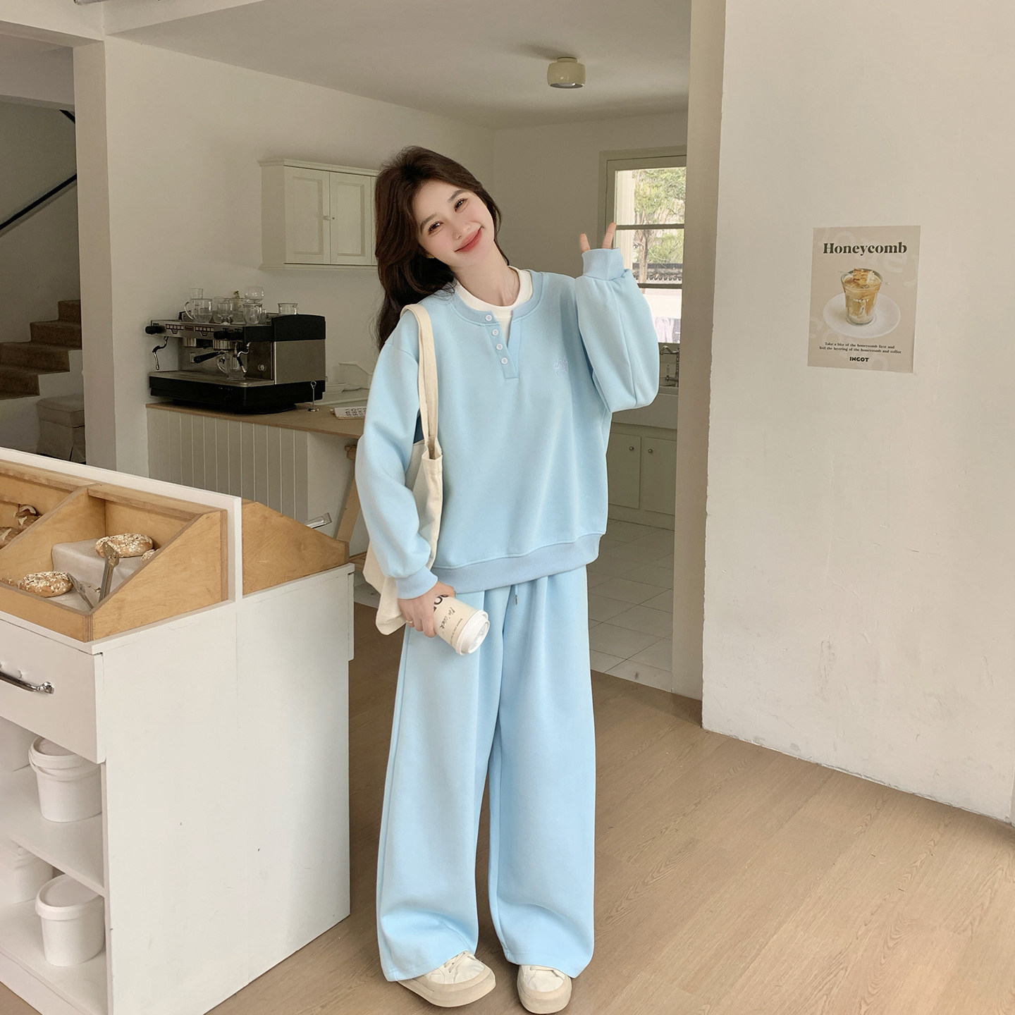 松弛感休闲运动拼接蓝色套装女春季2026新款超火卫衣阔腿裤两件套