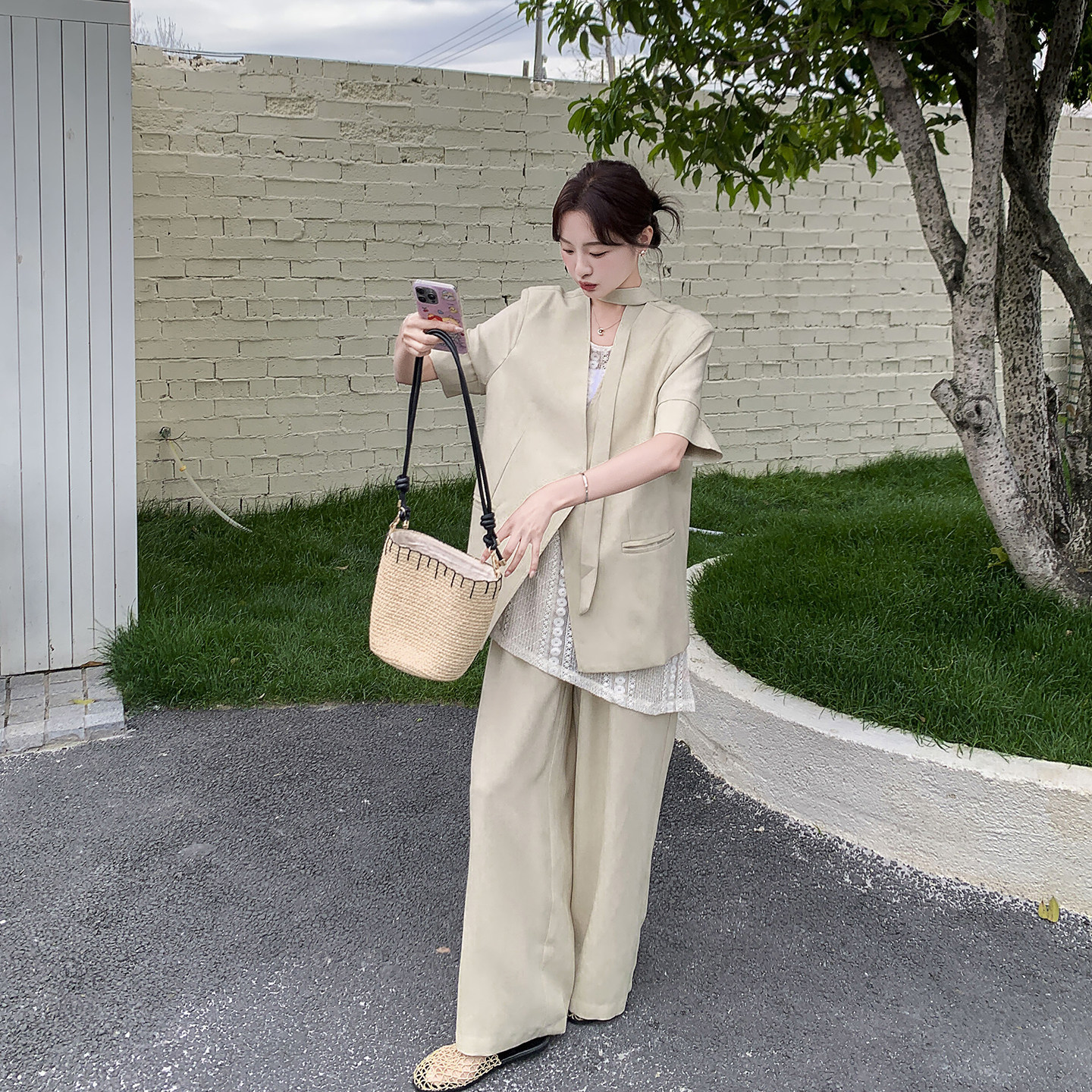 浅卡其老钱风西装背心阔腿裤套装女夏季2026新款爆款高级感三件套