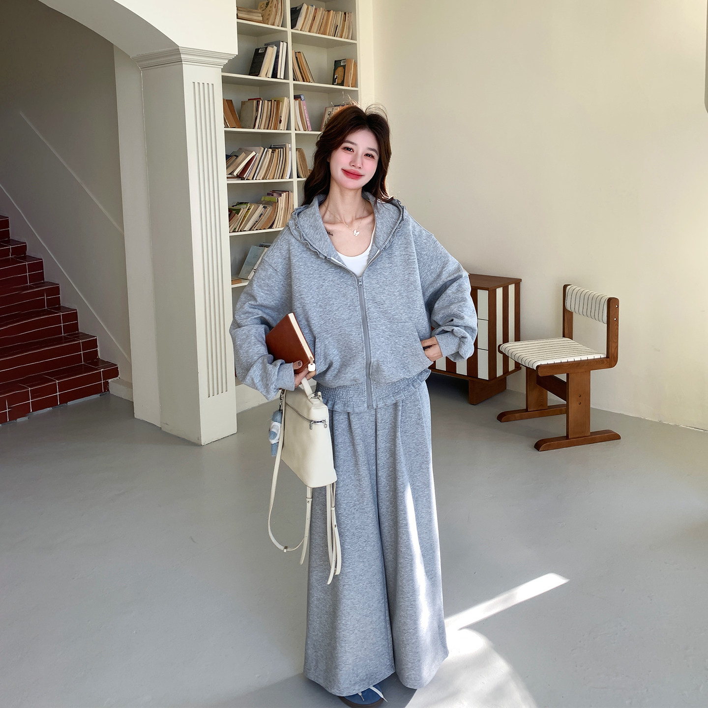 木耳边连帽灰色休闲运动套装女春