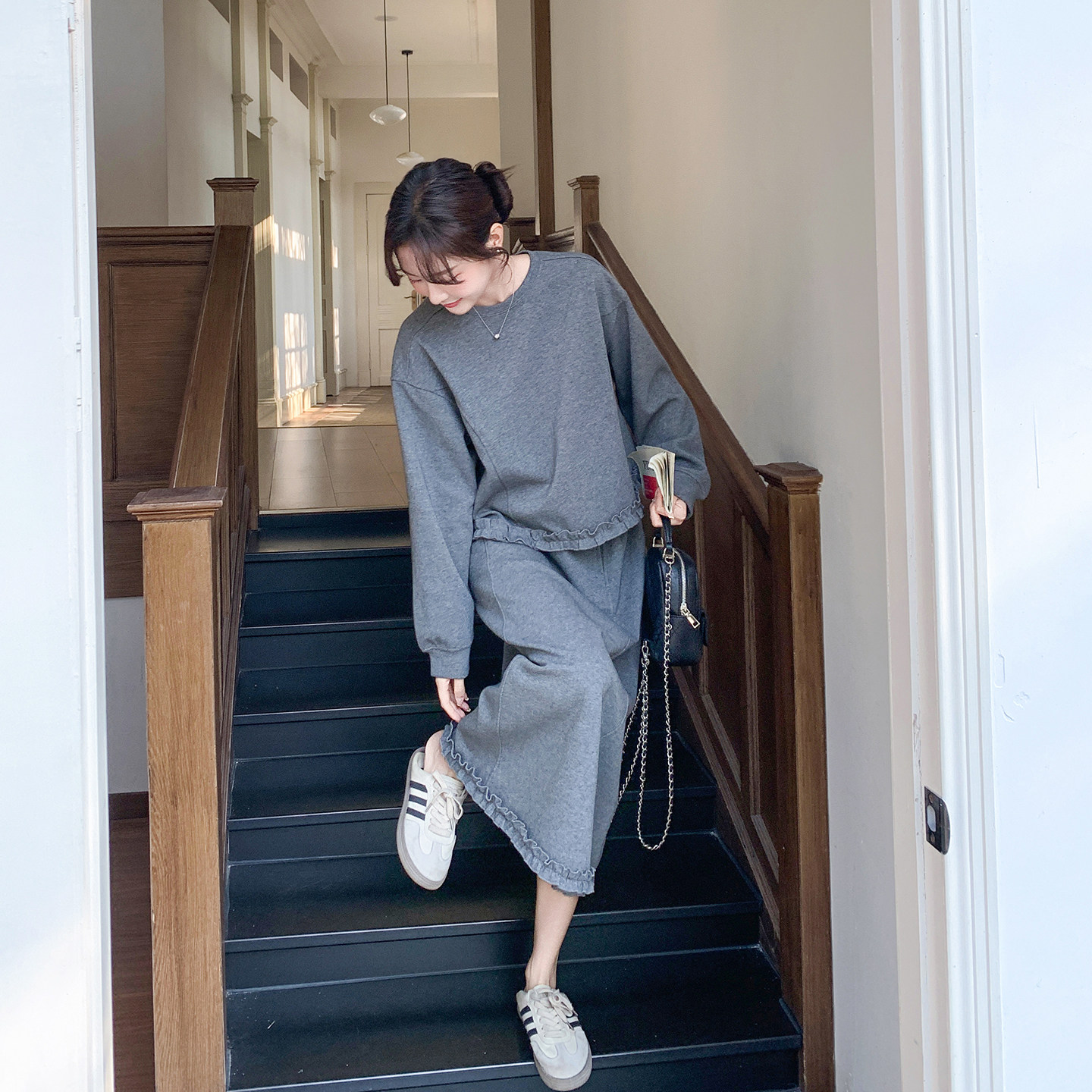 一整套ootd穿搭灰色减龄套装女春季2026新款花边卫衣半身裙两件套