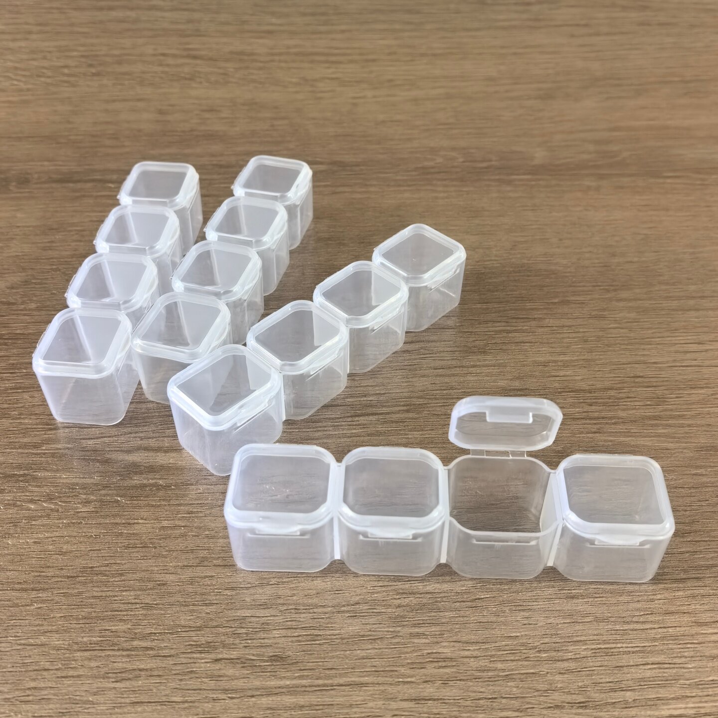 独立盖子4格收纳盒美甲饰品分装盒钻珠子盒电子元件芯片组件盒子