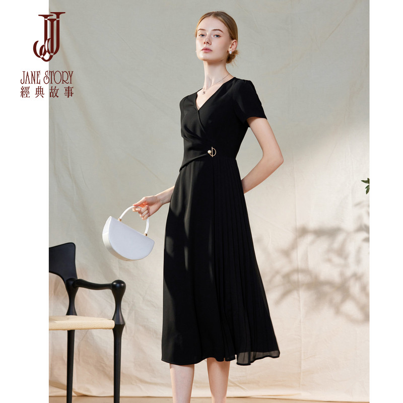别致小众V领黑色连衣裙女小黑裙