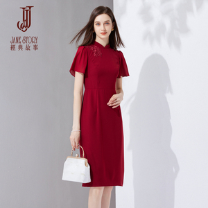 新中式红色绣花连衣裙女夏季2026新款国风别致超好看温柔收腰裙子