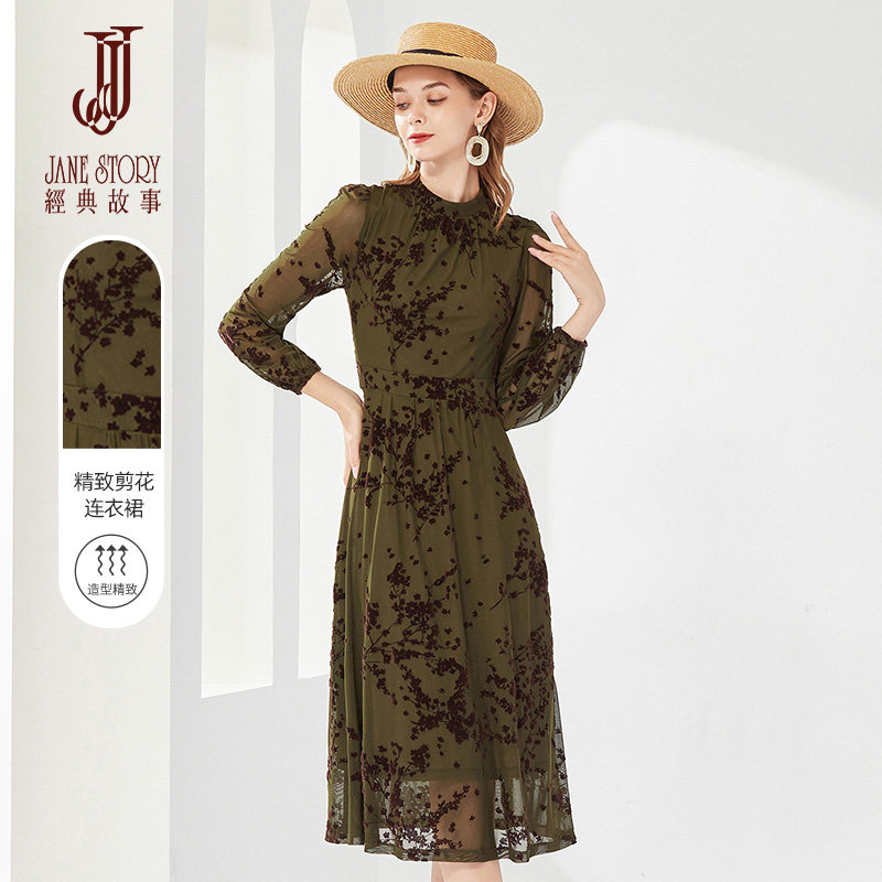 经典故事高端网纱连衣裙女春季2026新款别致复古配风衣植绒打底裙