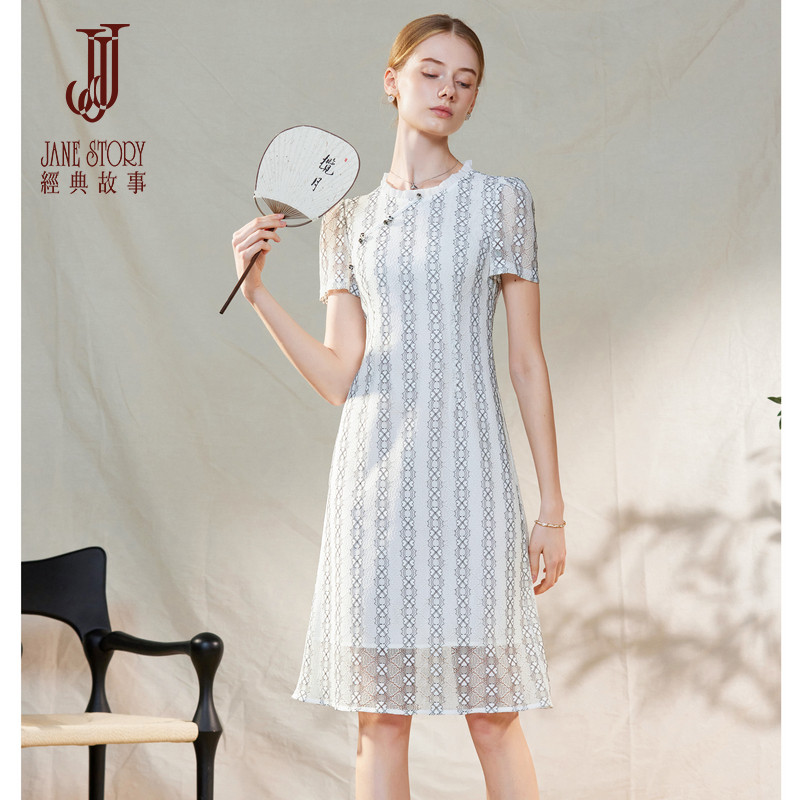 时尚双色蕾丝圆领连衣裙