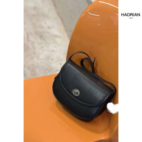 HADRIAN哈德良新款马鞍包头层软皮平纹斜挎单背女包H24102
