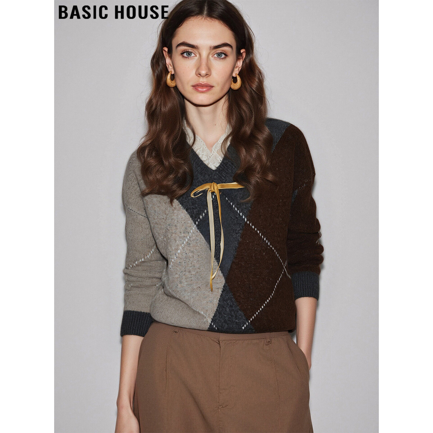 百家好美拉德咖色蕾丝边菱格毛衣