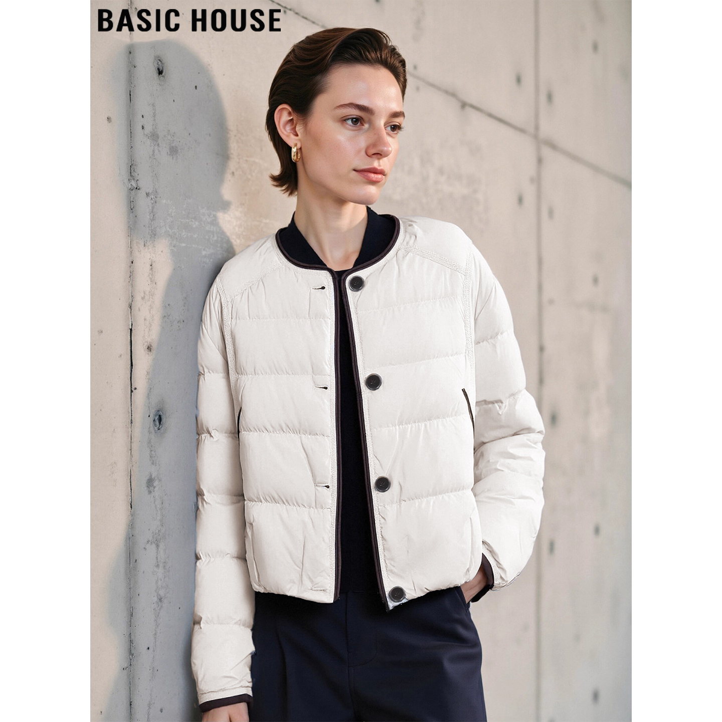 百家好白色90%鸭绒圆领羽绒服女