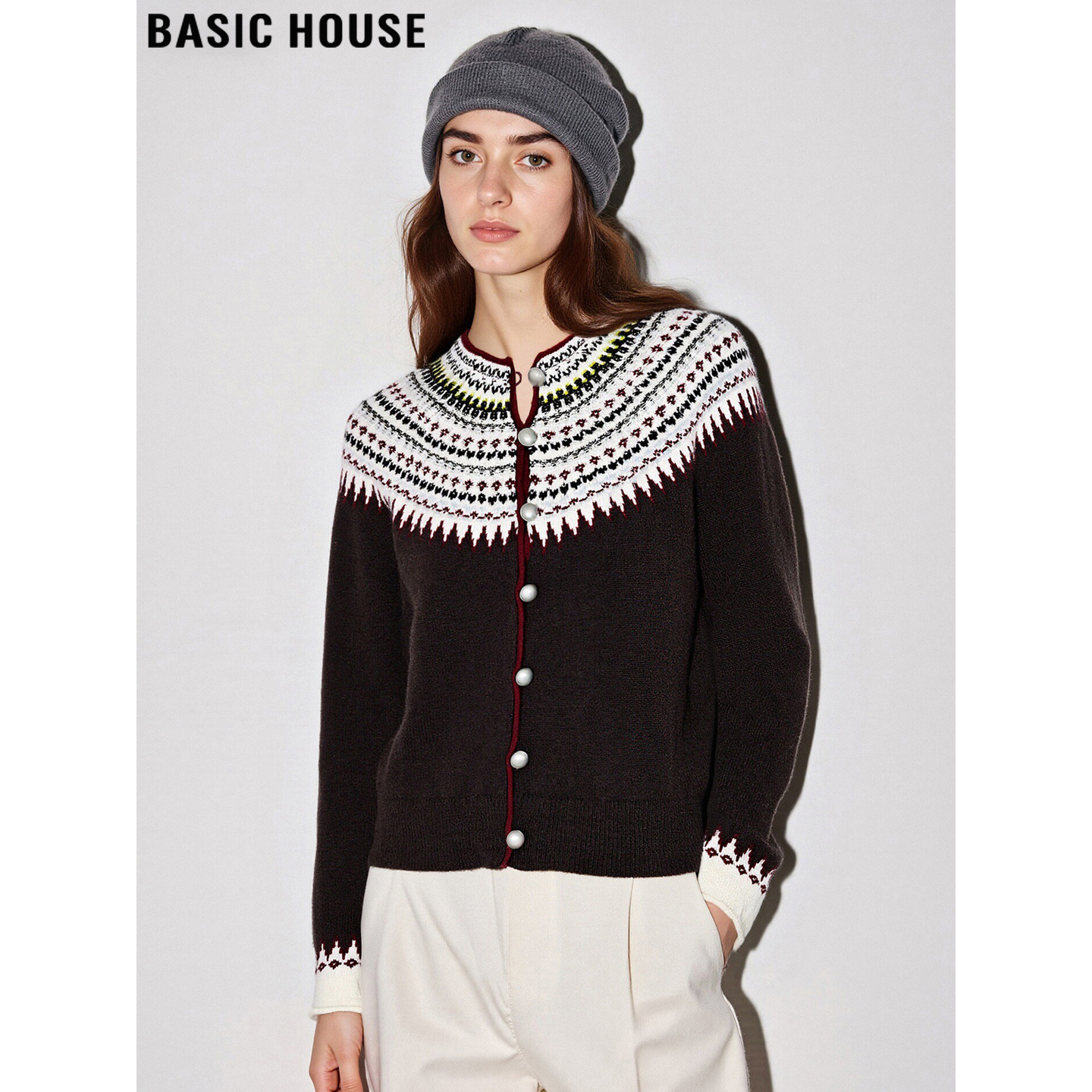 Basic House/百家好咖色提花圆领羊毛针织开衫女冬高级感软糯毛衣