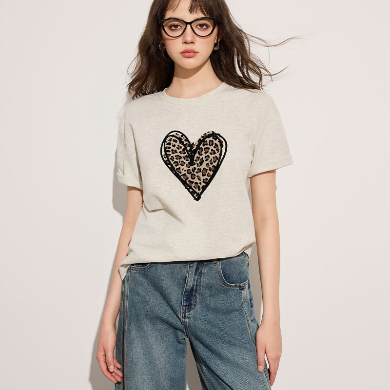 Basic House/百家好韩系豹纹爱心印花短袖T恤女2025夏季休闲上衣