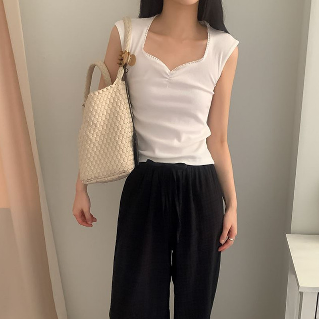 蕾丝v领无袖上衣 韩国代购2025夏季新款温柔风女人味弹力修身t恤