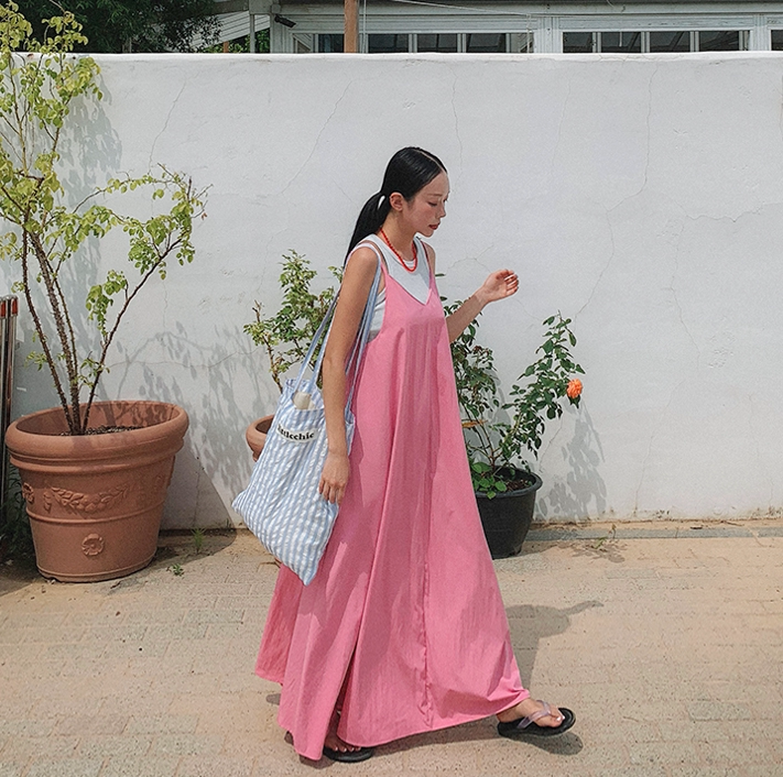 韩国代购吊带裙 2025夏季新款度假风甜美浪漫飘逸长款v领连衣裙女