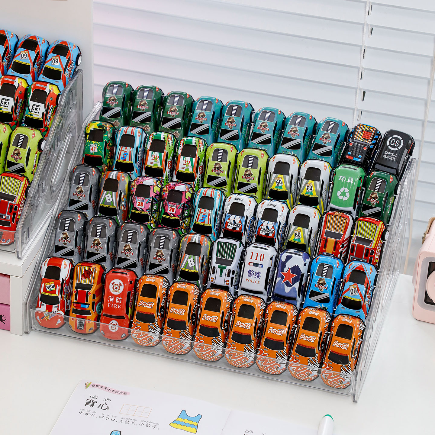 多美卡收纳盒桌面阶梯式多层合金汽车模型风火轮儿童玩具车收纳架