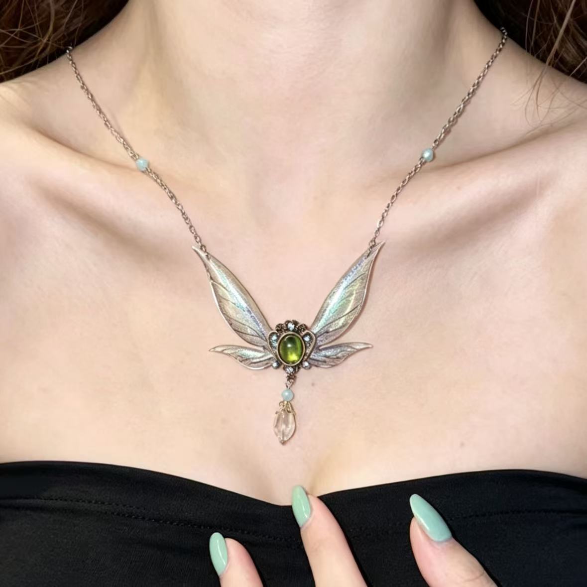 复古幻彩精灵翅膀项链绿宝石轻奢水晶吊坠小众森系仙女锁骨链饰品