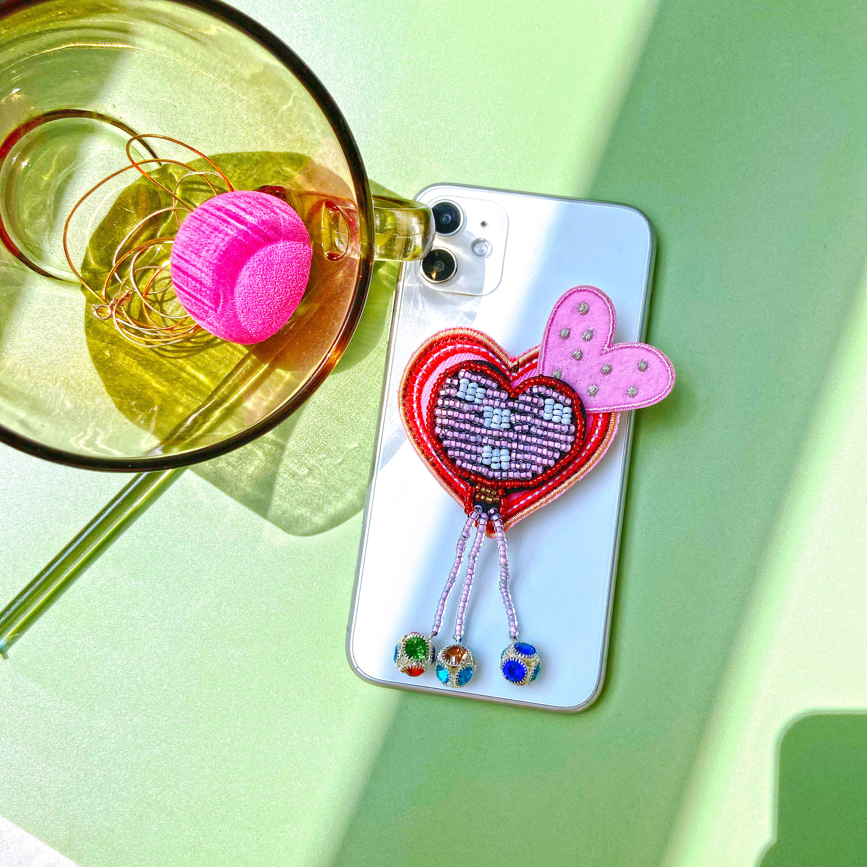 TRstudio串珠爱心手机壳气囊支架刺绣手作设计适用于iphone13安卓