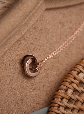 镀18k玫瑰金幸运天使双环吊坠