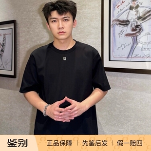 现货 Fendi/芬迪 25春夏男士纯棉金属标FF阔版短袖T恤 FY0936