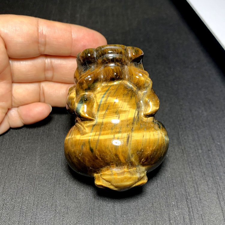 天然虎睛石雕刻貔貅把玩
