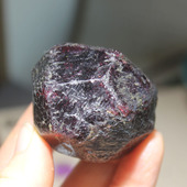 水玉冰魄大号天然石榴石原石 玫紫原矿DIY毛料手把件原料把玩实物