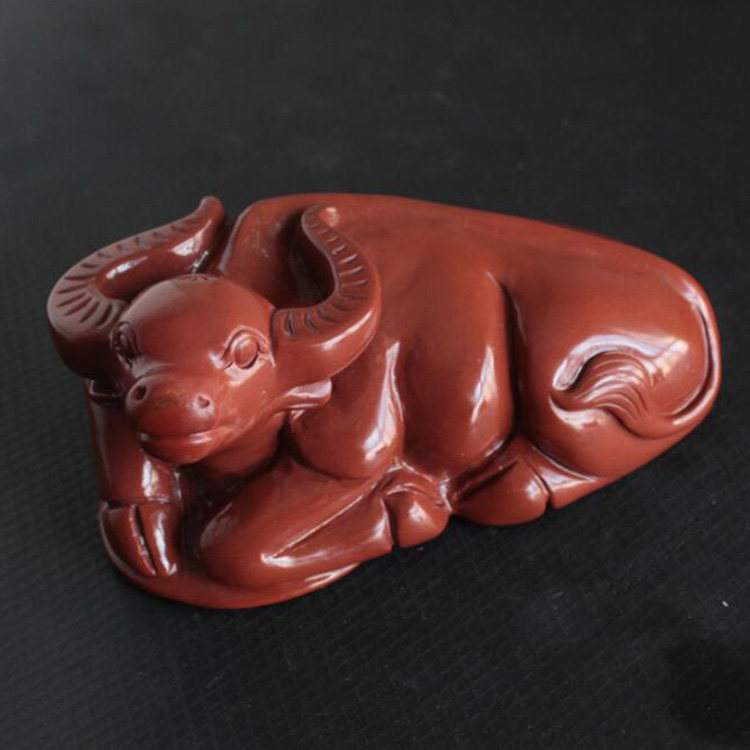 水玉冰魄天然阿拉善玛瑙雕刻红牛摆件 卧牛办公摆饰股市牛气冲天