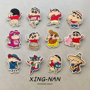 卡通蜡笔小新搞怪胸针 动漫周边徽章 可爱包包衣服学生挂件别针