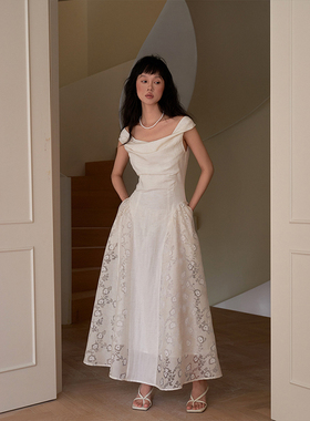 签儿2026年早春白月光领证小白裙复古小众荡领蕾丝一字肩连衣裙女