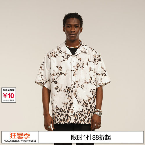 米色豹纹花朵印花短袖衬衫