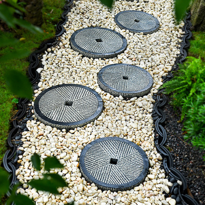 复古庭院草坪民宿汀步石