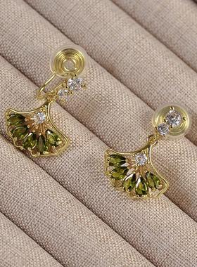 简约绿色锆石无耳洞耳夹轻奢小众设计感扇形蚊香盘耳饰时尚精致款