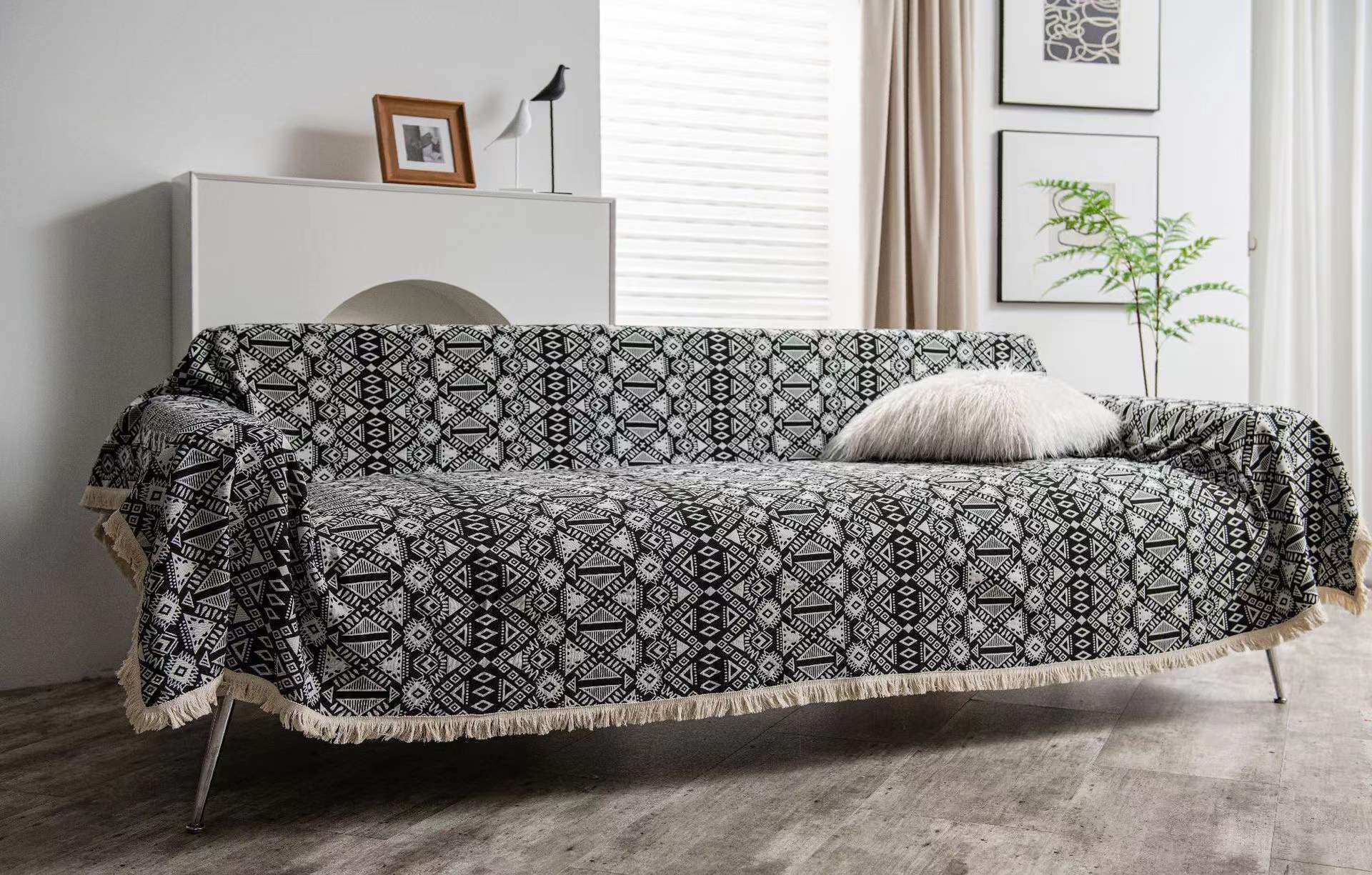 북유럽 흑백 민족 스타일 원사 염색 자카드 스크래치 방지 모든 항목을 포함하는 소파 커버 피아노 방진 술 커버 식탁보